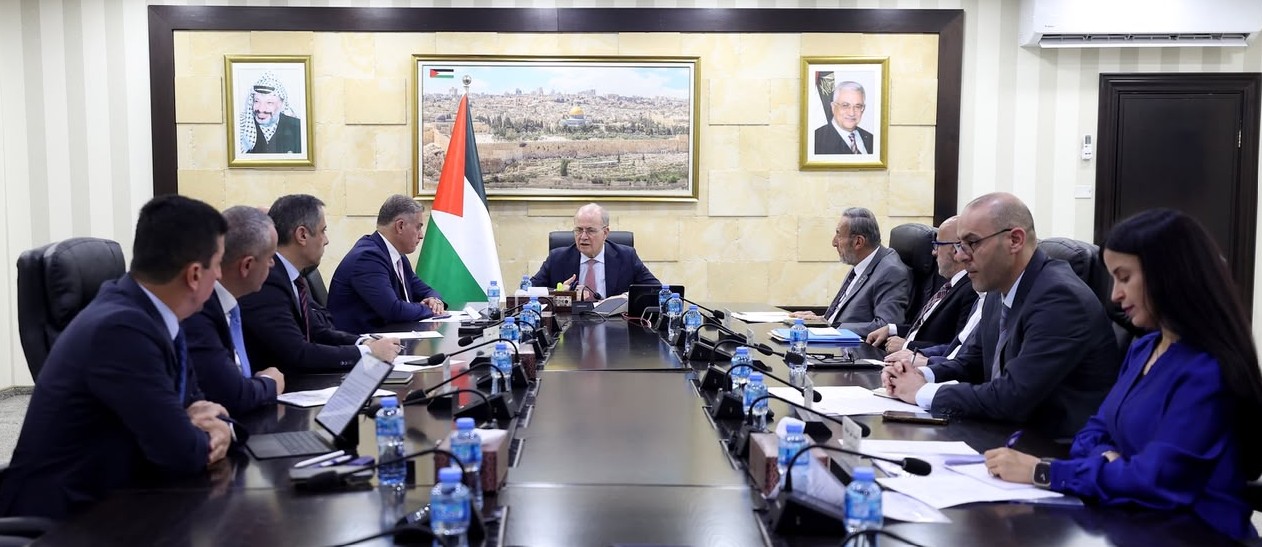 رئيس الوزراء يترأس اجتماعاً للجنة الخاصة للتعامل مع تداعيات أزمة الشيكل وتعزيز الدفع الإلكتروني]